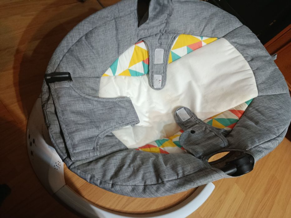 Leagăn electric  prin BT  in stare buna