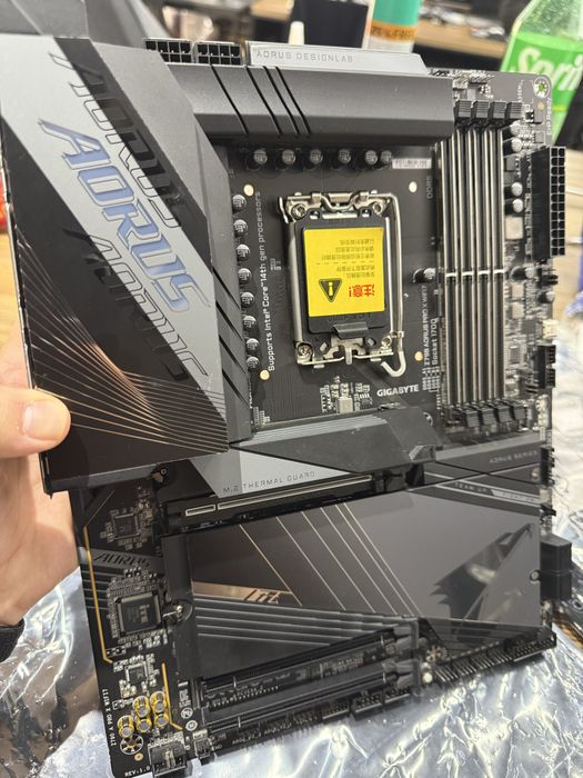 Продам материнку Gigabyte aorus z790Pro x Wifi + i7 12700kf