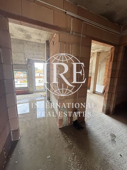 Продава се Четиристаен апартамент в Варна, Цветен квартал - 140 кв.м за 1779 €/кв.м - Снимка #10