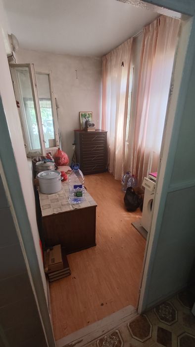 Сергели 4, 2 комнатная, 1 этаж, угловая квартира, подвал и огород