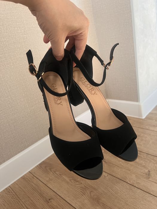 Продам  женские туфли