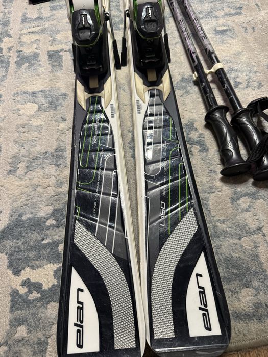 Продам комплект. Лыжи и ботинки.