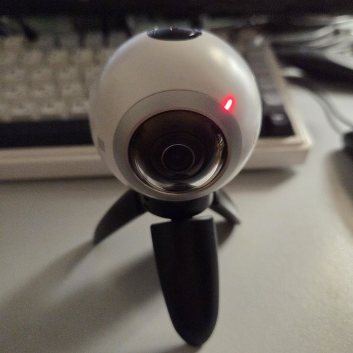 Samsung gear360 идеальное состояние