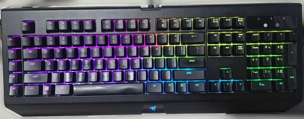 Механична геймърска клавиатура Razer Blackwidow Chroma v2