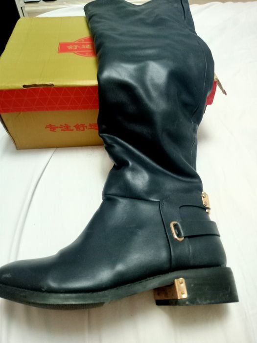 Продам женские сапоги