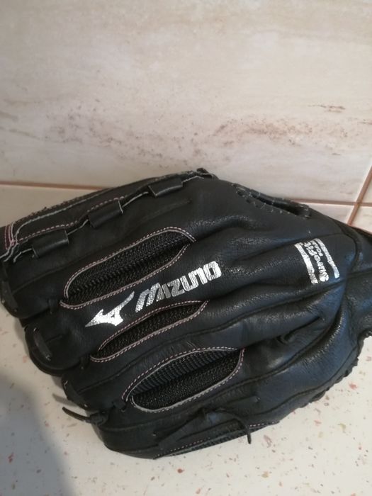 Manusi de baseball și minge oficiala