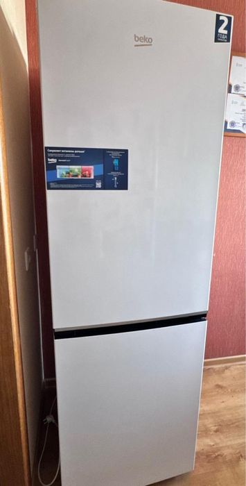 Белый двухкамерный холодильник Beko