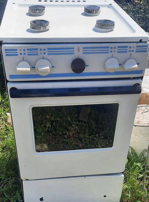 Газовая плита с духовкой