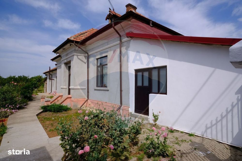 Casa renovata, mobilata si utilata, livada, Lita!