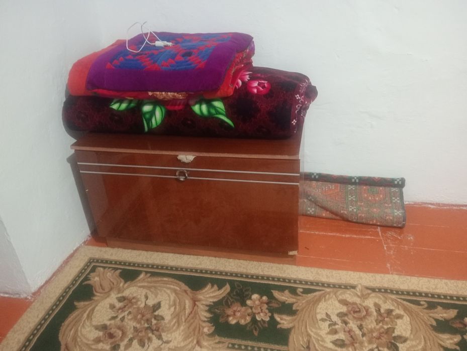 Продается полутарка кровать. кресло.тумба