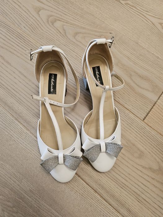 Pantofi albi mireasa