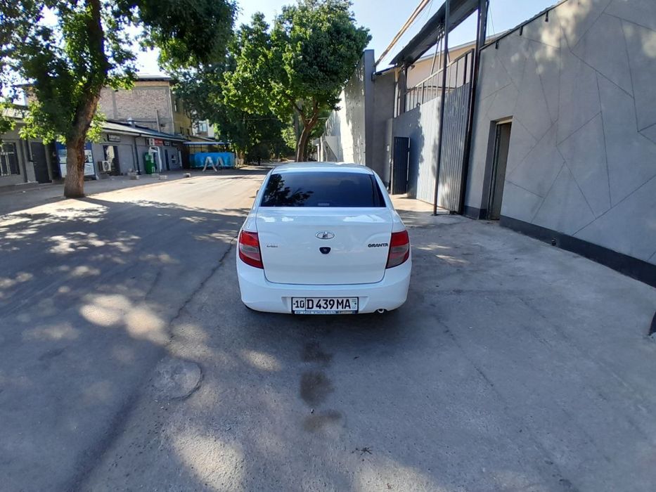 Avtomabil lada granta