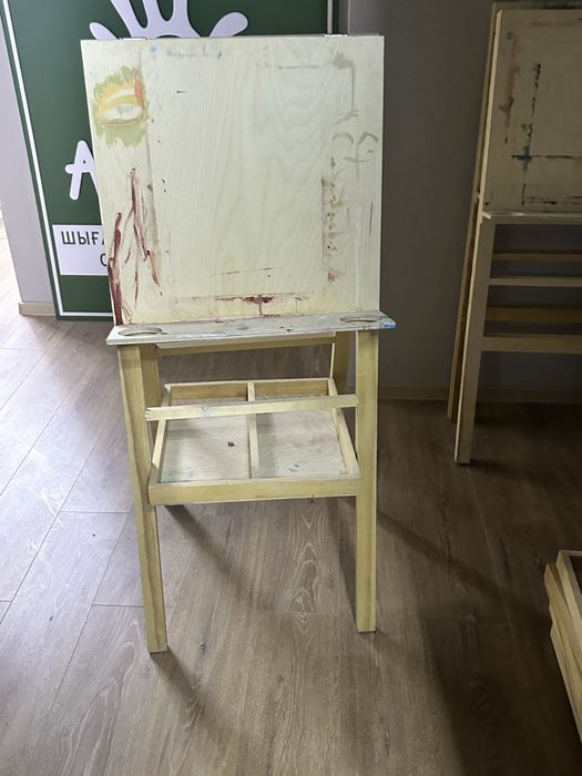 Мольберт с подставкой