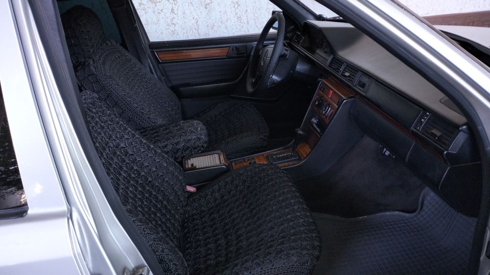 Продаётся автомобиль марки Mercedes-Benz E300 4 Matic