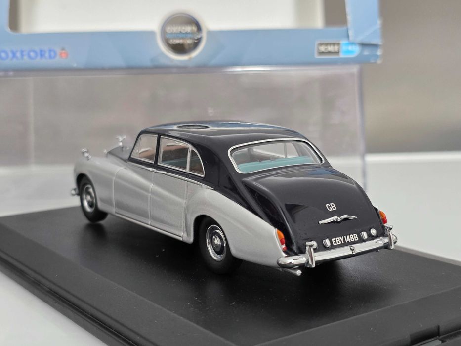 Macheta Auto 1/43 OXFORD Rolls Royce Phantom V James Young Navy Silver