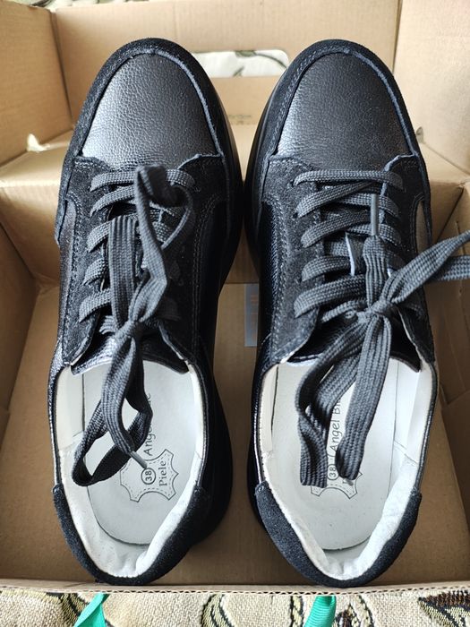 Vând pantofi sport de piele nr.38