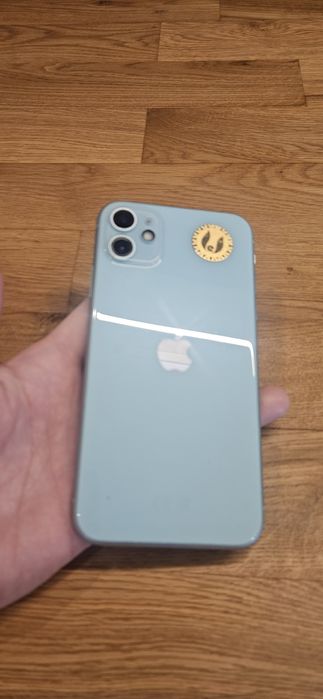 Продавам IPhone 11  64 Gb
