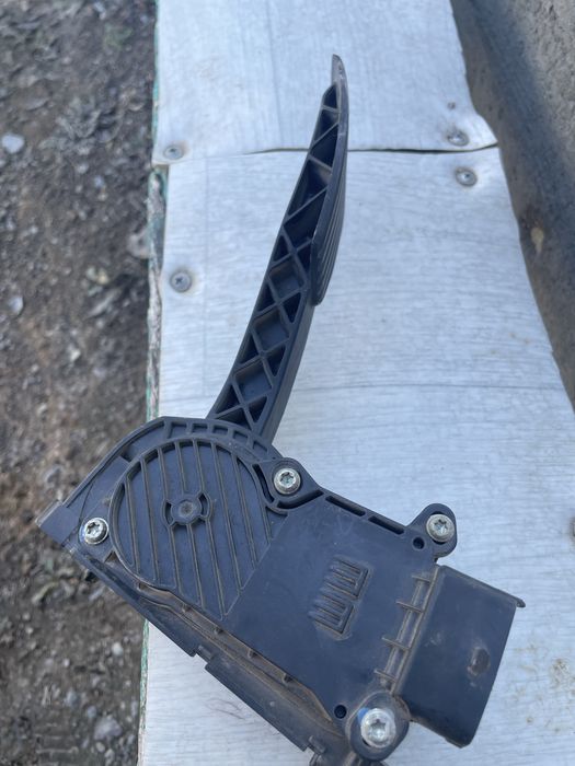 Приора электронной педаль