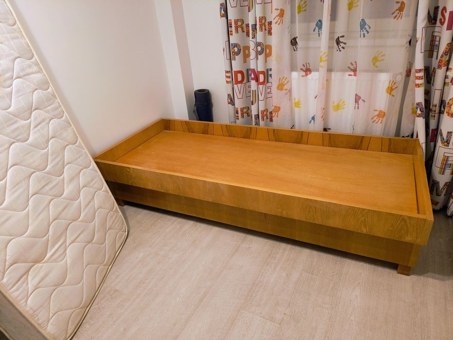 Pat lemn masiv o persoană cu ladă depozitare plus saltea relaxa