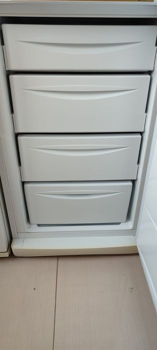 Продам Морозильник Indesit SFR 100 белый