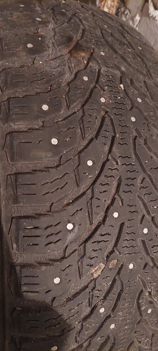 Колёса с дисками (2 шт) ,HAKKAPELIITTA, зима, шипы,б/у