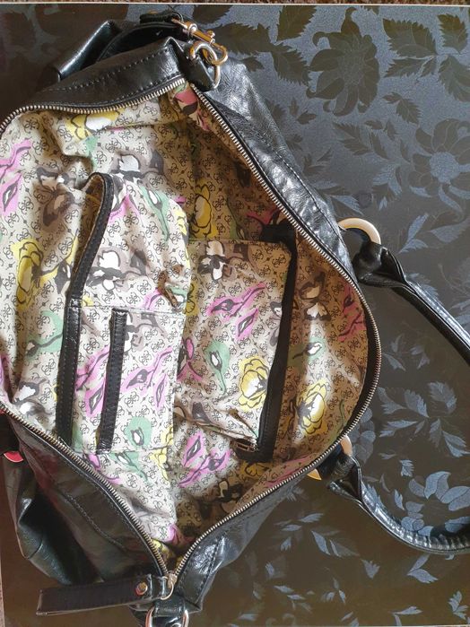 Дамска чанта  Guess