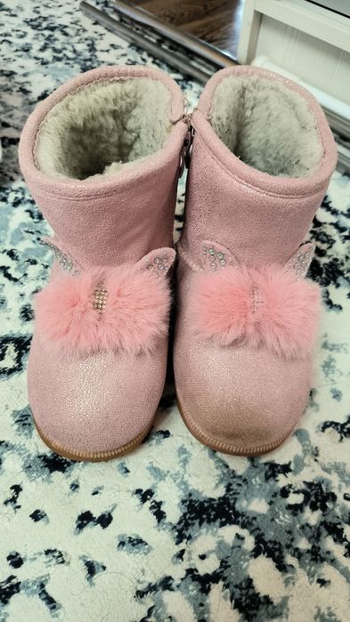 Продается обувь на девочку