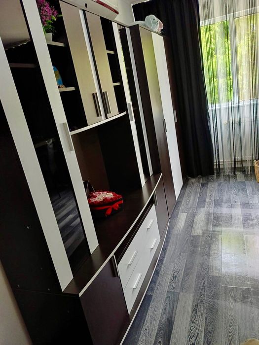 Închiriez apartament cu 2 camere