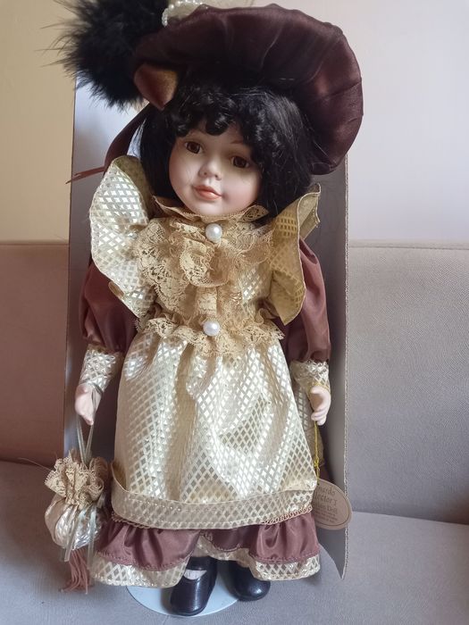 Стара колекционерска кукла