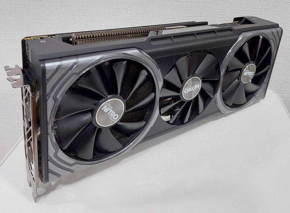 Продам видеокарту Sapphire Nitro+ RX Vega 64