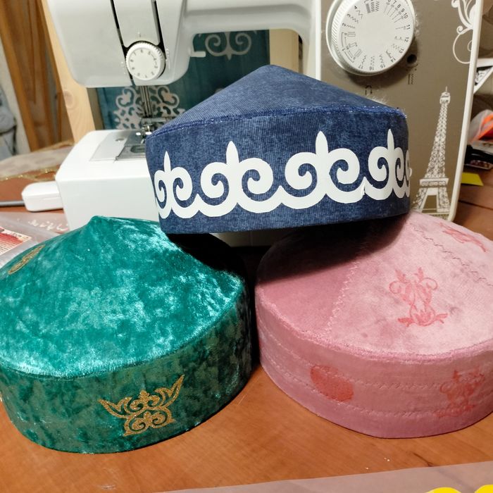 Тақия ручной работы .