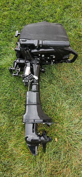 Barca gonflabila cu motor