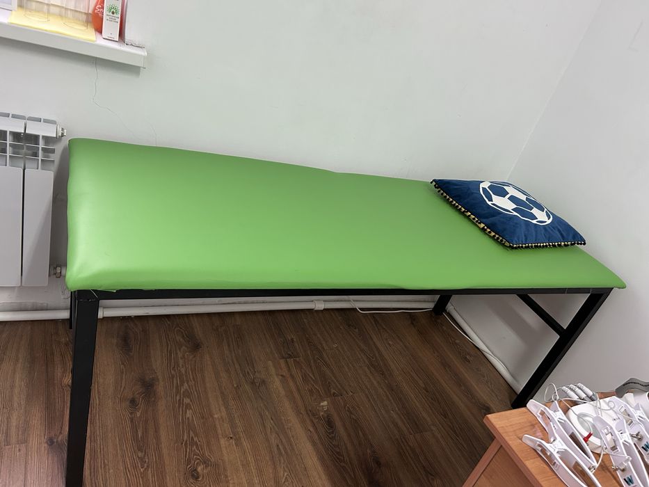 Срочно продам новую кушетку