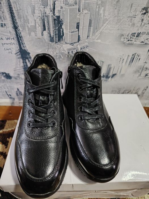 Продам ботинки фирмы BASCONI 38 размер