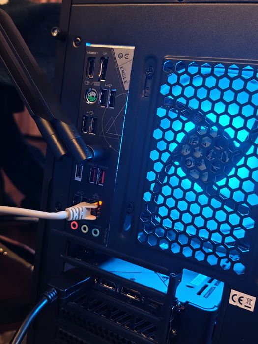 Desktop PC Gaming Ryzen 7 7800X3D, 32GB DDR5, 2TB SSD, RX 7800 XT 16GB