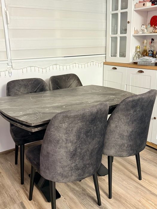 Маса със 4 стола