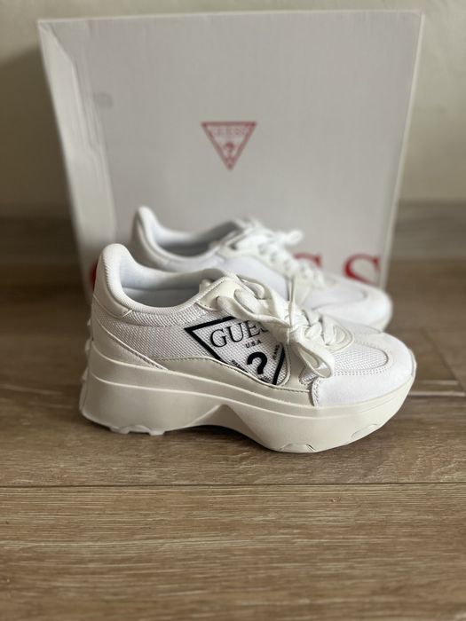 Нови Маратонки Guess - Размер 35