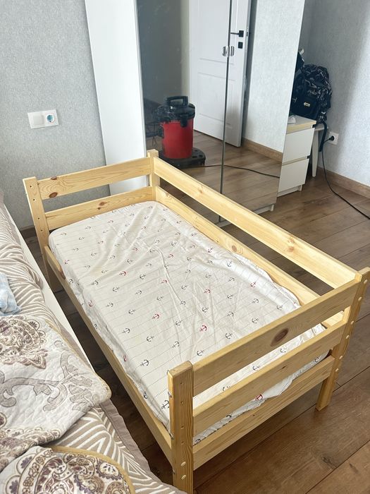 Продам кровать детскую