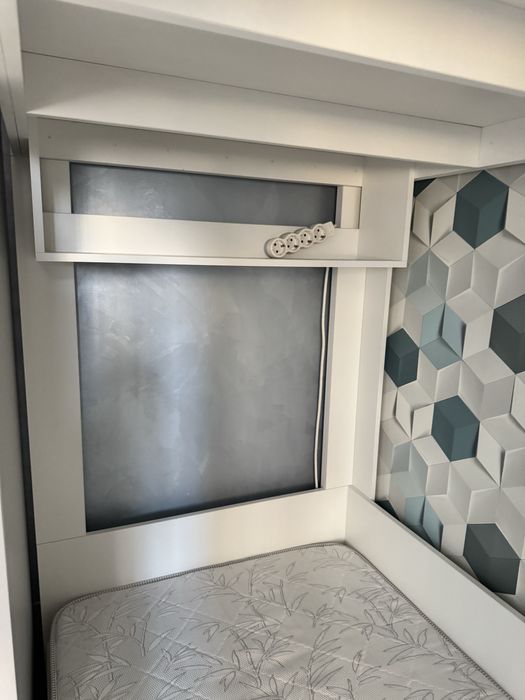 Двухярусная кровать