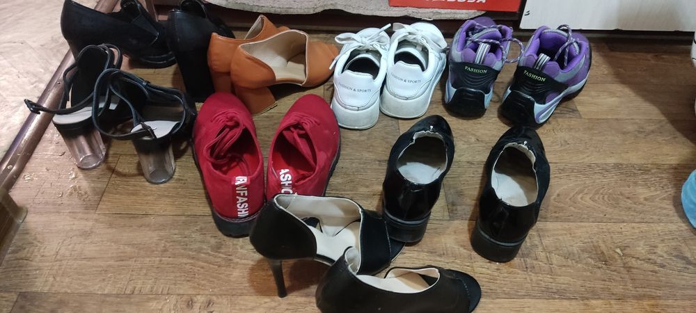 Продам шлепки-кеды, туфли