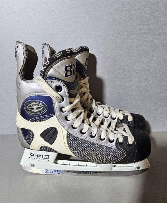 Patine 2059 hochei hockey CCM   marime   43 ( 28,5   cm lungime interioara).