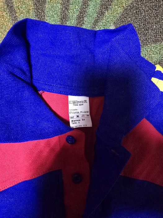 De vanzare articole militare