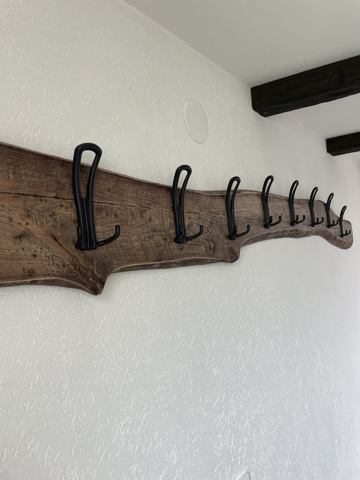 Закачалка от масивно дърво