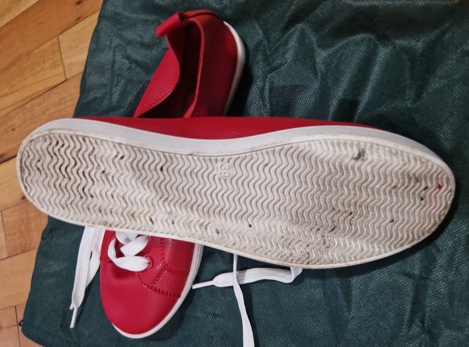 Продавам дамски маратонки Adidas Torsion и дамски кецове