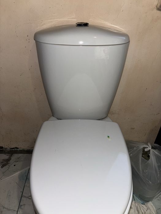 Прода унитаз всрабочем состоянии