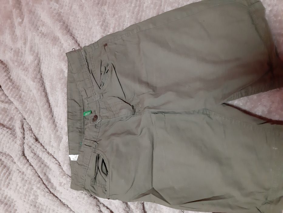 Продавам долнища, къси панталони, грейка, риза за момче.