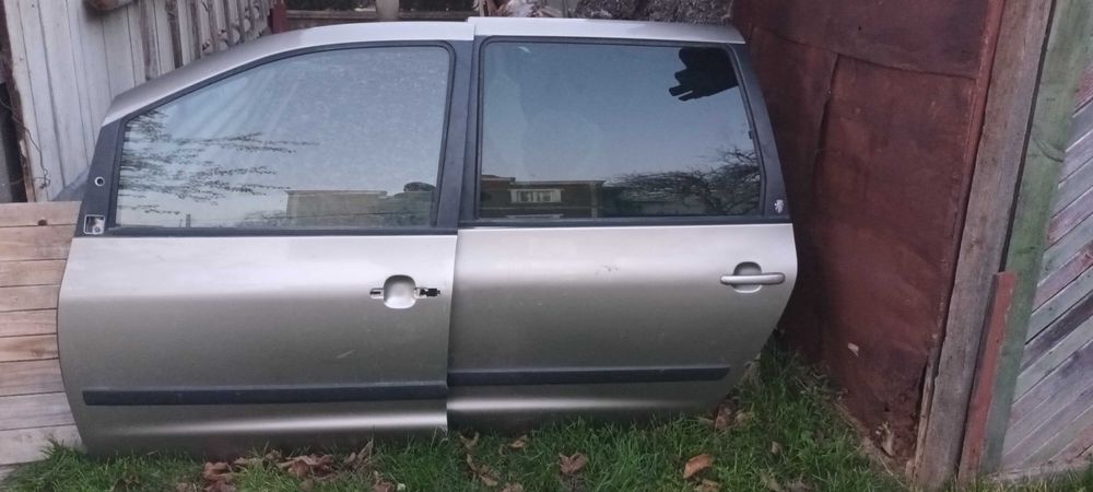 De vănzare portiere pt. față+ spate { Ford Galaxy -Volkswagen Sharan }