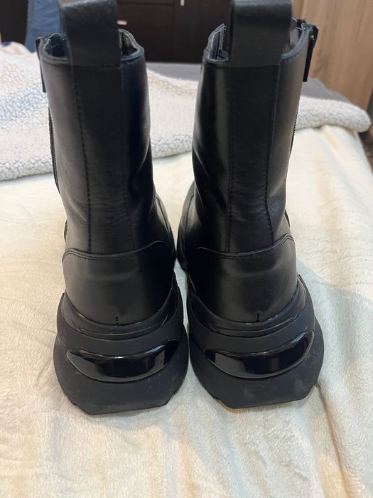 Продавам боти естествена кожа, номер 41, произведени от Matisa Bari