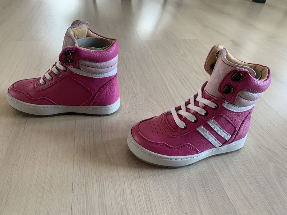 Vand ghete speciale pentru copii care merg pe vârfuri .