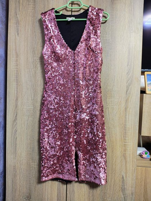 Rochie XS 34, H&M cu paiete pentru ocazii speciale